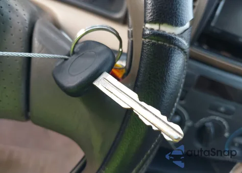 2006 Toyota Corolla Ce z USA, uszkodzony, nr VIN 2T1BR32E56C694062